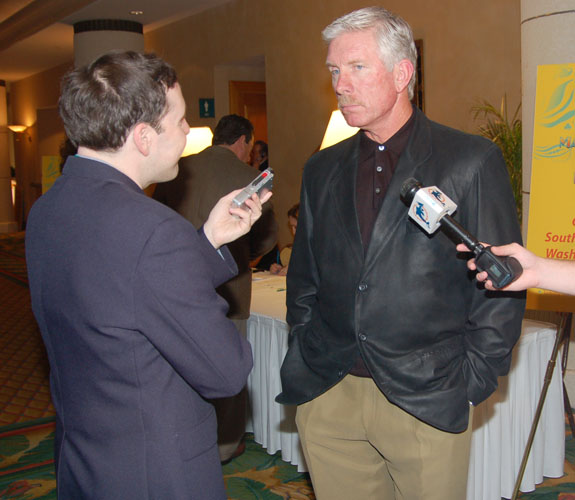 Miami Herald reporter Barry Jackson interviews Mike Schmidt at the Marino Foundation Charity Dinner at the Loews Hotel on Miami Beach, Fla.